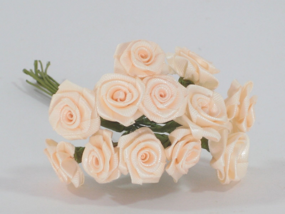 Diorroeschen Bund mit 12 Blueten creme 05011-150