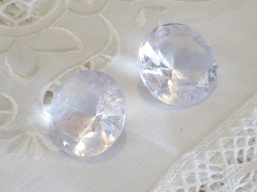 Acryl-Diamant DM ca. 3,8cm Höhe ca. 2,5cm Preis für Btl. m. 10 Stck.