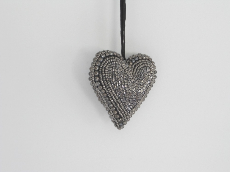 Kissen Herzform Perlen schw. 9x9cm ca.3cm dick 00198411