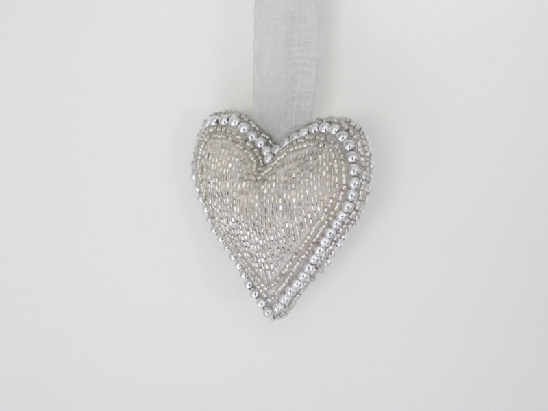 Kissen Herzform Perlen silb. 9x9cm ca.3cm dick 00198493