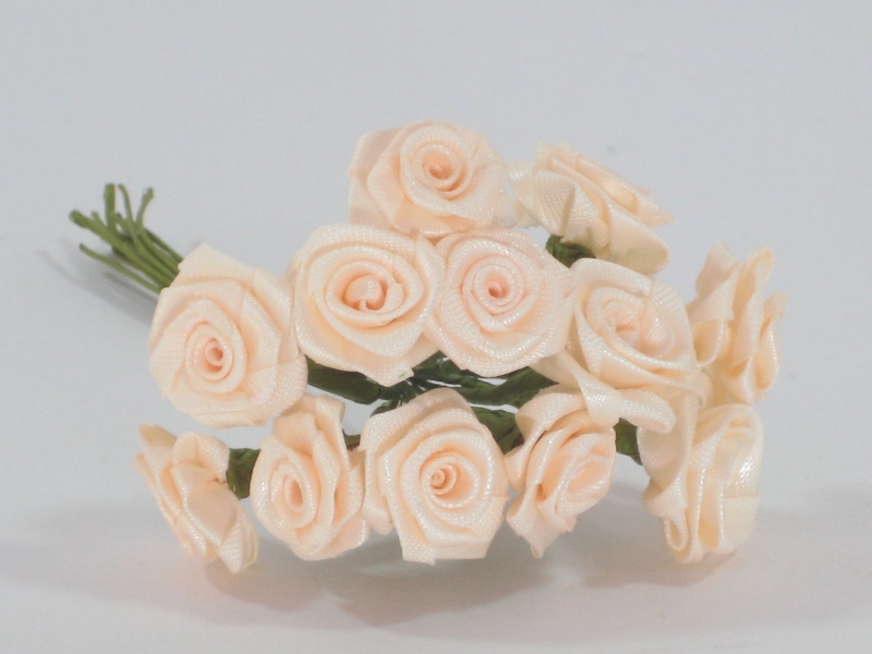 Diorroeschen Bund mit 12 Blueten creme 05011-150